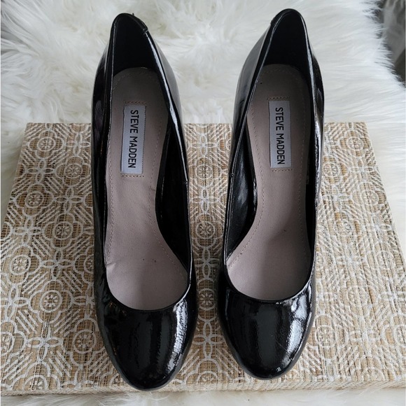 STEVE MADDEN Unityy Black Patent Leather Pump - Picture 3 of 4